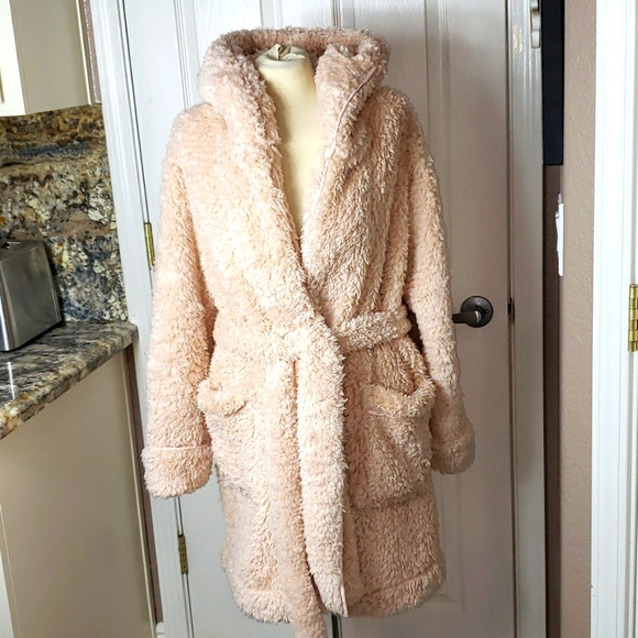 Anthropologie Intimates & Sleepwear Anthropologie Taleen Sherpa Blush Pink Fluffy Cozy Robe